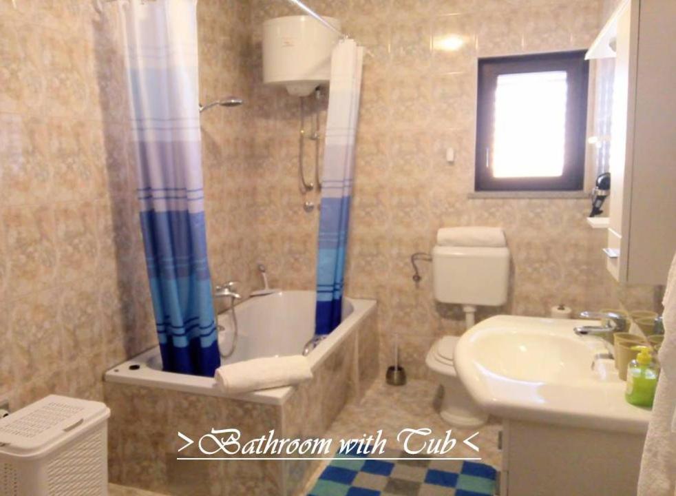 House White Stone Split Apartment โปดสตรานา ภายนอก รูปภาพ