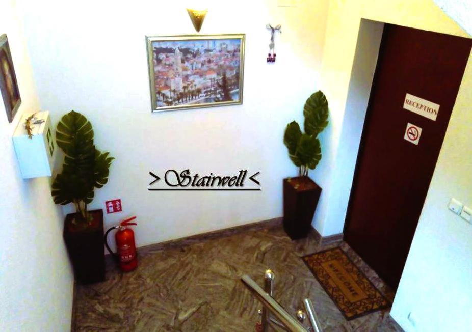 House White Stone Split Apartment โปดสตรานา ภายนอก รูปภาพ