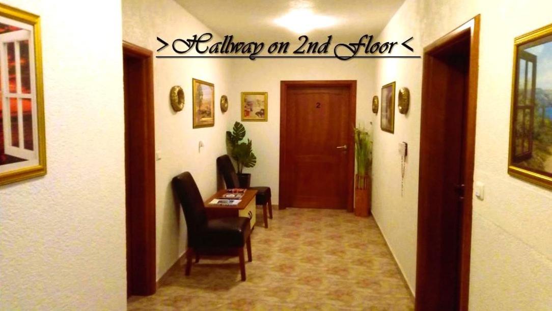 House White Stone Split Apartment โปดสตรานา ภายนอก รูปภาพ
