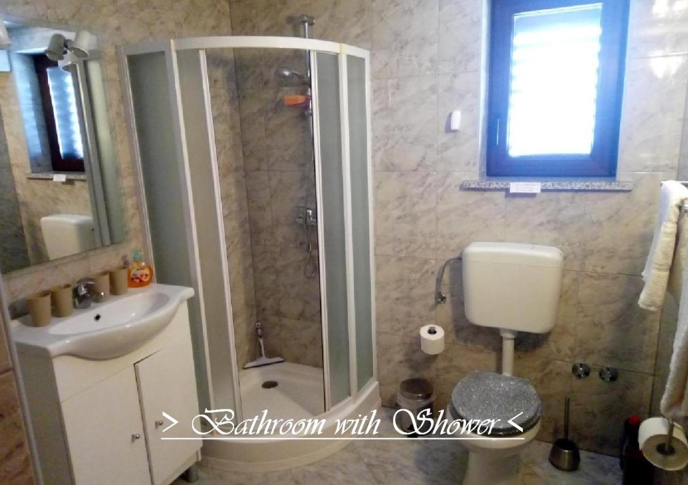 House White Stone Split Apartment โปดสตรานา ภายนอก รูปภาพ