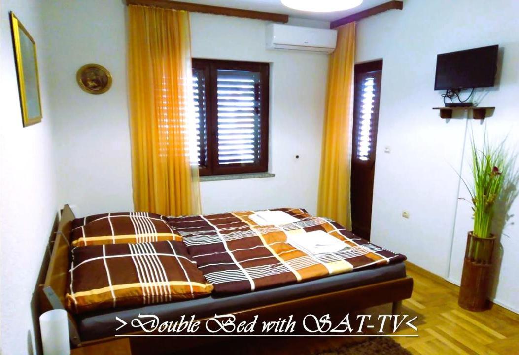 House White Stone Split Apartment โปดสตรานา ภายนอก รูปภาพ