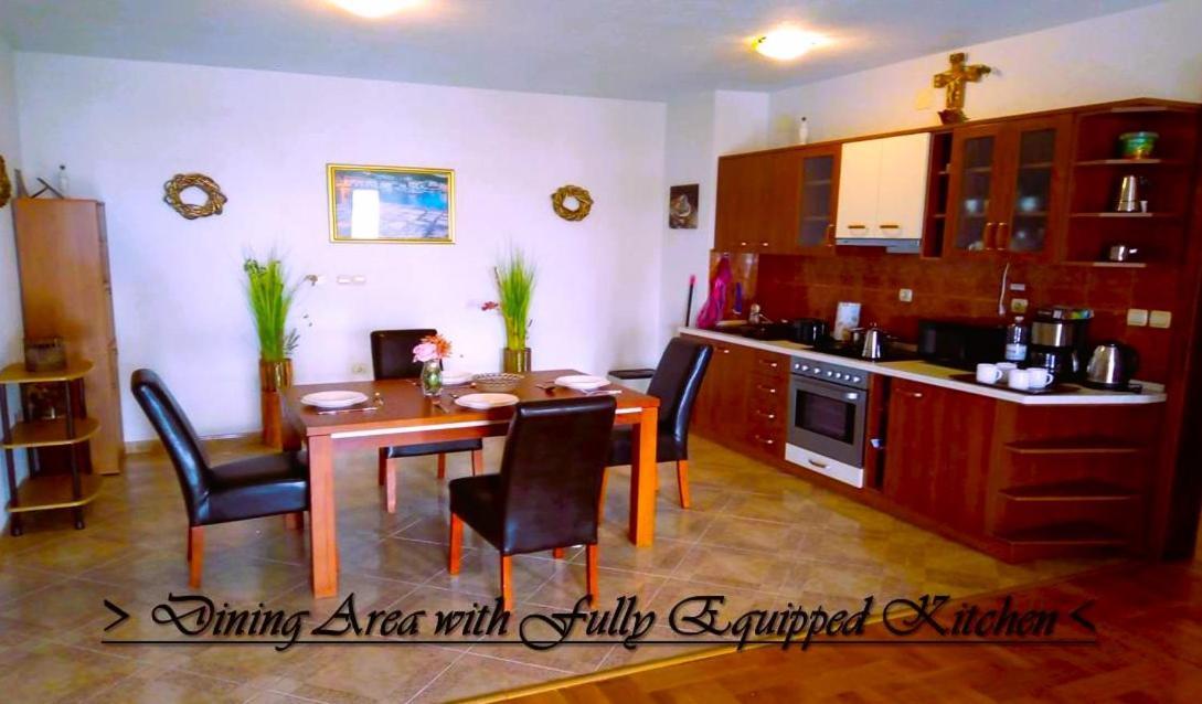 House White Stone Split Apartment โปดสตรานา ห้อง รูปภาพ