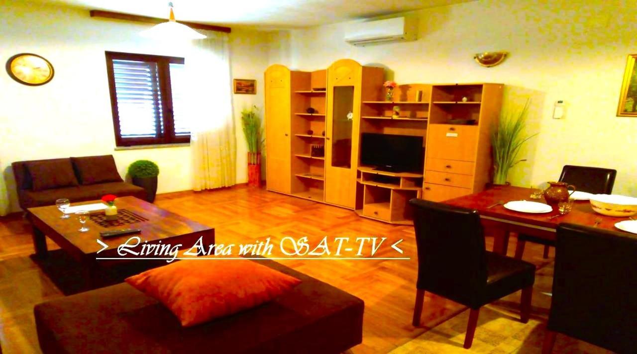 House White Stone Split Apartment โปดสตรานา ห้อง รูปภาพ