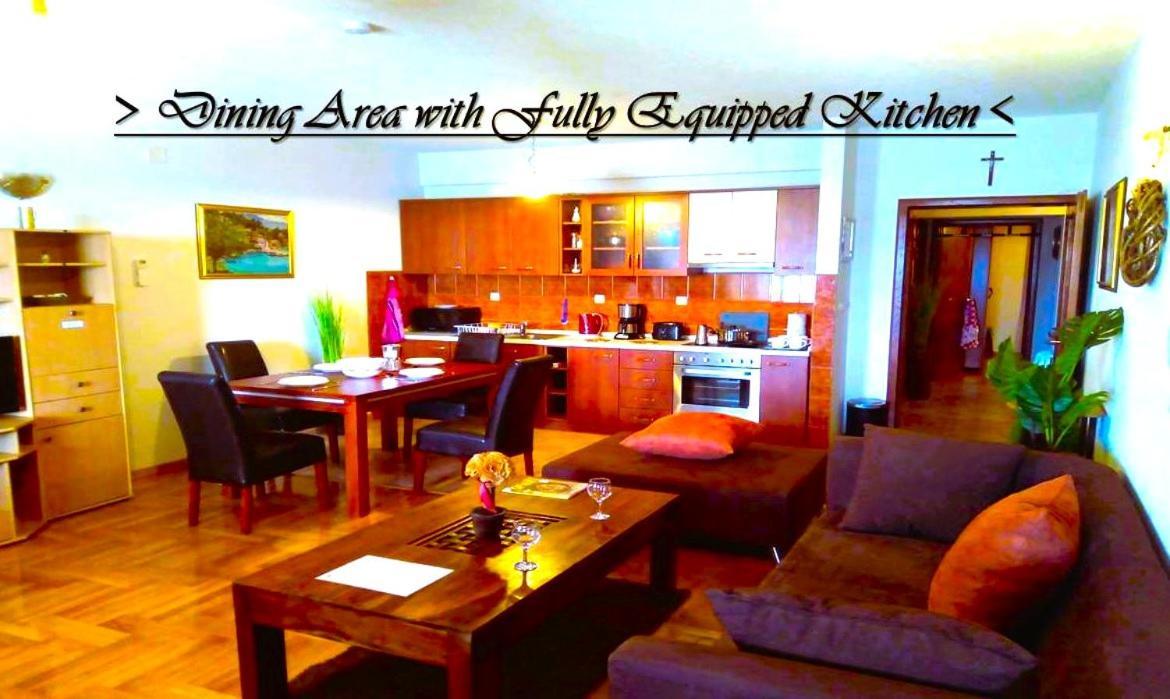 House White Stone Split Apartment โปดสตรานา ภายนอก รูปภาพ